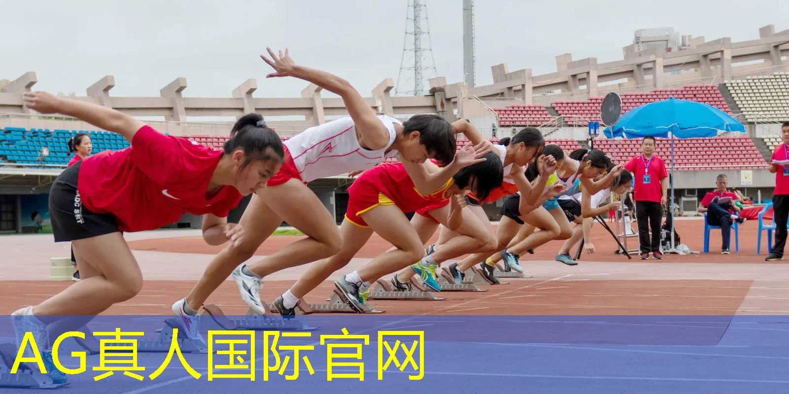 ag真人平台官方：3d铁球在太空滚动闯关游戏